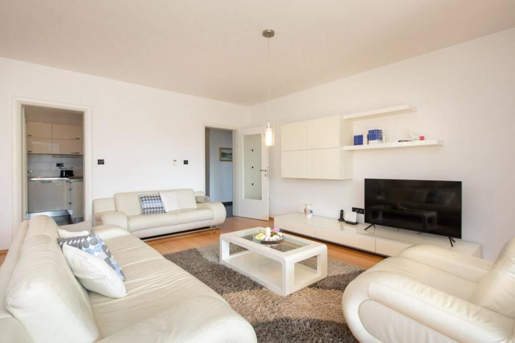 Apartment Natali Punat- Free Parking On Premises Eksteriør bilde