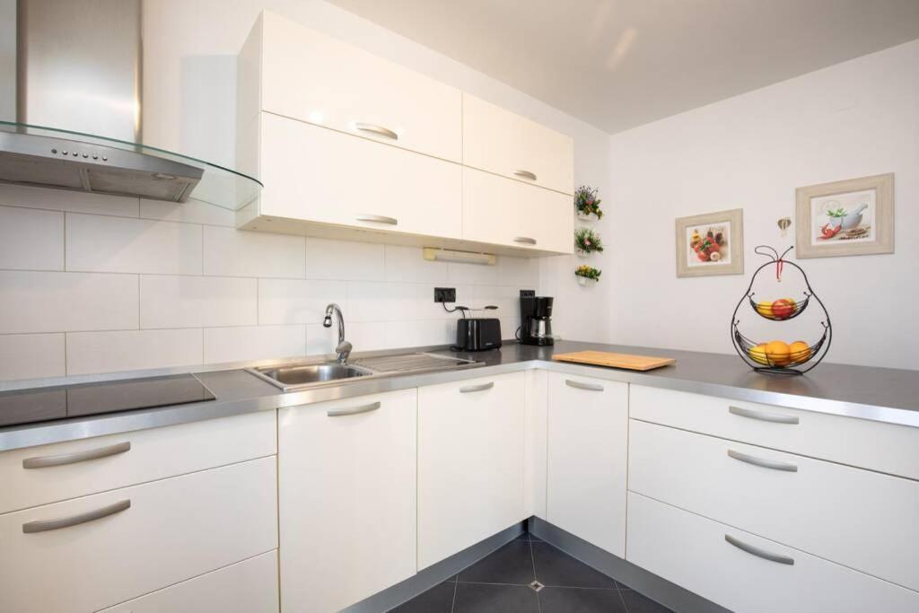 Apartment Natali Punat- Free Parking On Premises Eksteriør bilde